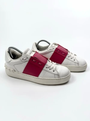 Valentino Open Skor  - Valentino Open Sneakers | Storlek 36 | Skick 9/10 | Nypris +- 7 700 kr | 100% autentiska 
