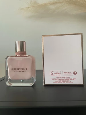 Rose velvet irresistible givemchy - Säljer. 35ml. Endast tagit några sprut. 