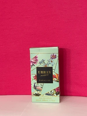 Urban Women Paradise parfym 50ml - Urban Women Paradise är en eau de parfum  från fragrance world. Se bilder för mängd, noter och produktions datum. 