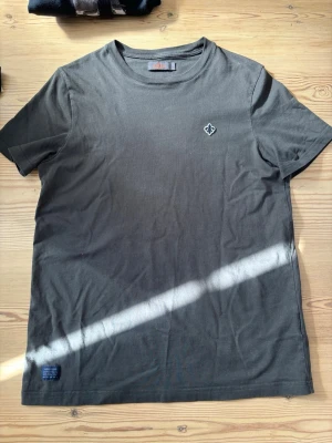 t-shirt från Morris - T-shirt från Morris. Storlek S och är rätt i storleken 