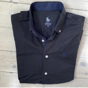 Ralph Lauren skjorta  - Jävligt najs Ralph Lauren skjorta i perfekt skick 🙌 skriv vid fråga 👍 