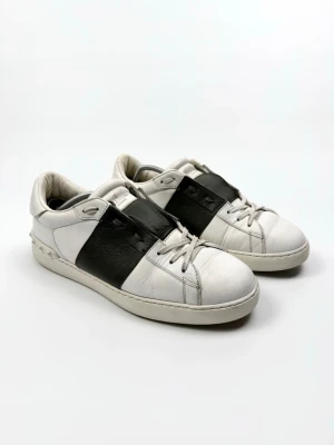 Valentino Open Skor - Valentino Garavani Open Sneakers | Storlek 42 | Skick 8/10 | Nypris ca 7 700 kr | 100% autentiska |