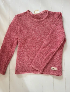 Stickad röd tröja - Röd/rosa stickad tröja i storlek M