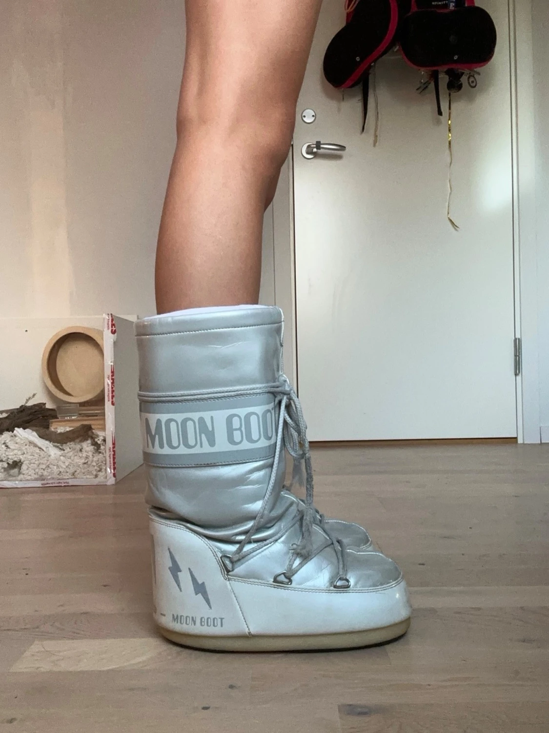 Jättesnygga silvrig Moonboots med reflexer - 1