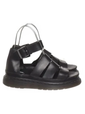 Svarta chunky lädersandaler - Säljer ett par svarta sandaler i läder med chunky sula och breda remmar. Alternativa sandaler som passar till det mesta:)