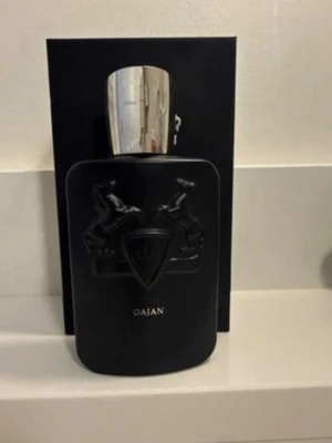 Oajan parfum de marley - passar ej mig , ca 105/125 ml. köpt på boozt macererat i ca 1 år