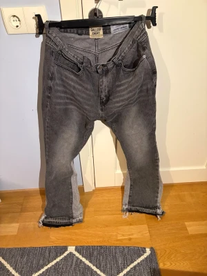 Gallery dept jeans - Flared gallery dept jeans. Storlek 34. Använda max 5 gånger 