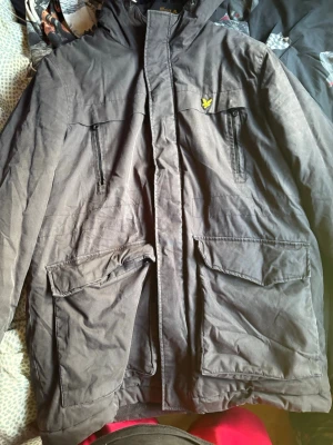  lyle and Scott vinterjacka - Hej säljer en lyle & Scott parka/vinterjacka modellen heter Lyle & Scott Microfleece Parka strl L