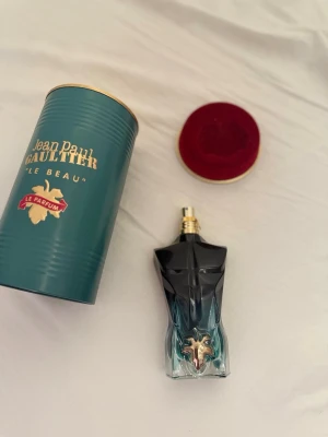Jean Paul Gaultier Le Beau Le Parfum 125ML - Ungefär 115ml.