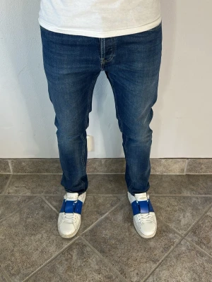 Dondup Dian Jeans - CONDITION — 9/10 Excellent condition.  Light signs of wear.     SIZE — 31 Model is 170 cm, 67kg  MEASUREMENTS (CM) (Please refer to the last photo for measurement guide)  A — 39 cm  B — 99 cm  C — 16 cm