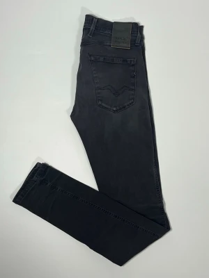 Replay anbass hyperflex jeans - 👕 Plagg: Jeans                                                          📏 Storlek: 28/32                                                            🏷️ Märke/Modell: Replay anbass hyperflex                                                 ✨ Skick: Fint skick                                                        💬 Vid frågor är det bara att skriva!                                                                                          🛍️ Gramenti
