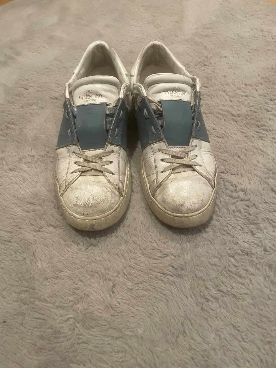 Vita och blå sneakers från Valentino - 1
