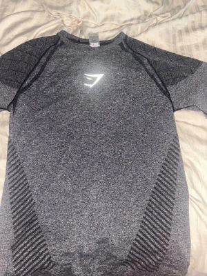 Gymshark Devant - Säljer en oanvänd Gymshark Devant. Storlek L. Säljes pga det var inte riktigt min stil