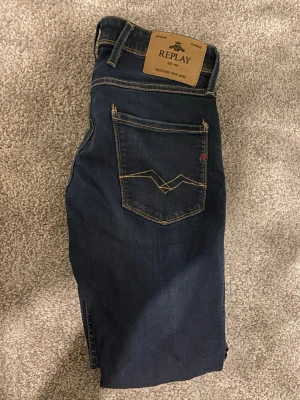 Replay jeans - Tja, säljer dessa snygga jeans från replay. Dem är köpta från CARE of CARL och där kostar dem 1299 men jag säljer såklart för mycket billligare än så. Bara att skriva vid frågor eller för mer bilder tex. 