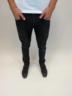 Dondup Jeans George  - Dondup Jeans George! Ny pris 4000 kr Säljs för 999 kr! 