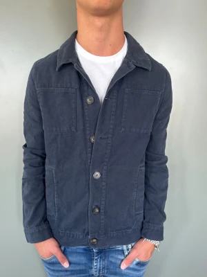 Blå Overshirt - Strl - S | Skick - 10/10 | Nypris - ca 1200kr | Vid minsta lilla fundering är det bara att höra av sig!