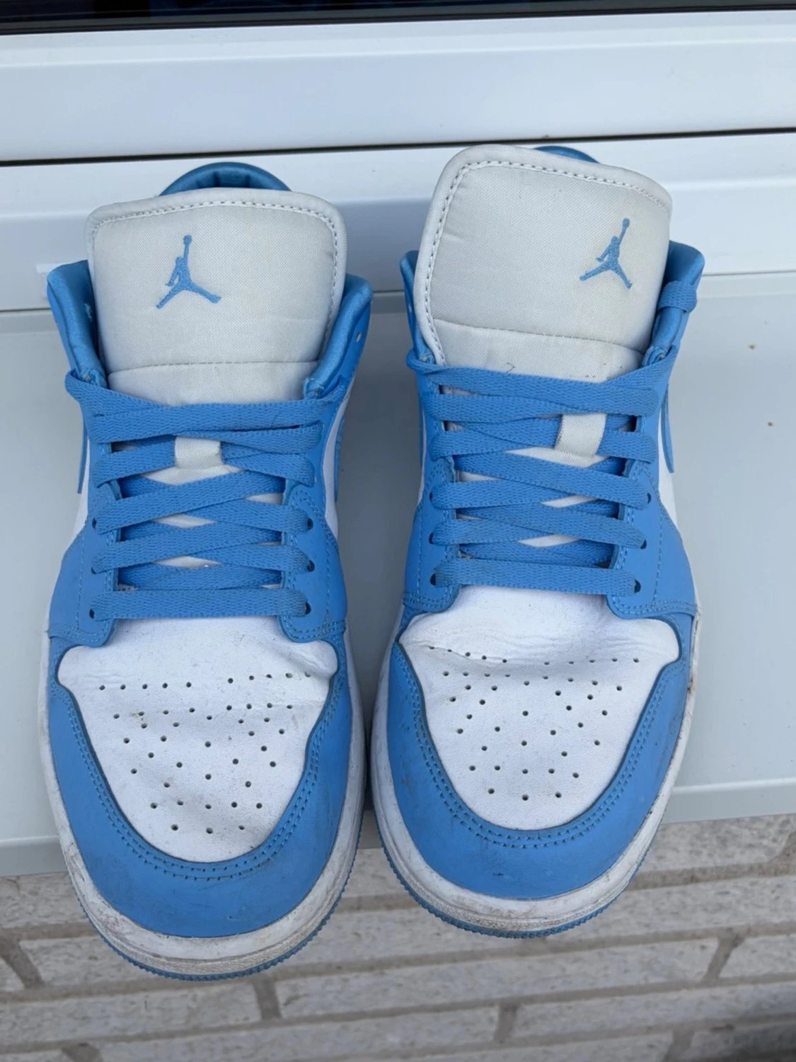 Blåvita sneakers med klassisk design - 2