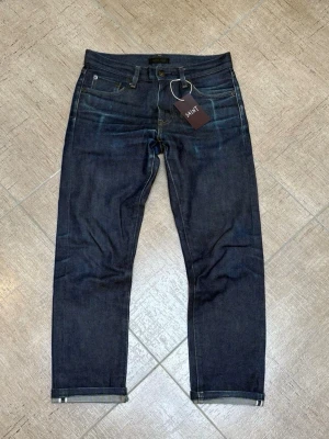 Uniqlo selvedge jeans - Ett par extremt feta Uniqlo selvedge jeans, storlek W29 - L30. Jeansen har en väldigt cool wash. Kontakta gärna oss om du har några frågor eller funderingar, dessutom kan priset diskuteras vid snabbaffär! Mvh Saint