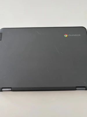 Lenovo 500e Chromebook Gen 3 - Lite repig, skärm och tangentbord är i ny skick. Touch skärm, skärmen kan vikas till Ipad. 