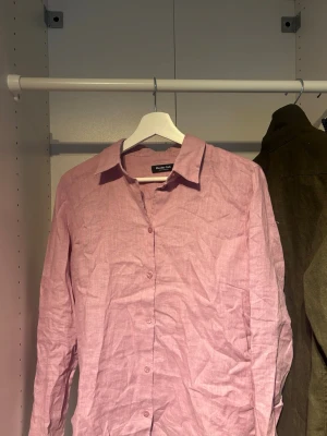 Rosa linneskjorta från Massimo Dutti -  bara testad typ. lappar finns kvar  