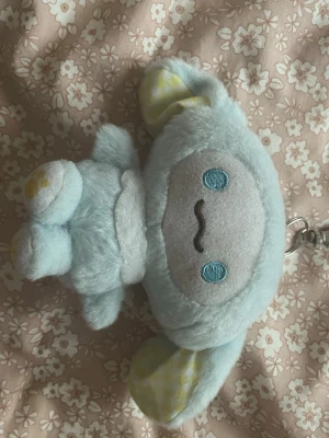 Söt cinnamoroll nyckelring  - Nyckelring i form av cinnamoroll den gulliga Sanrio karaktären, en liten fläck på undersidan annars i gott skick 