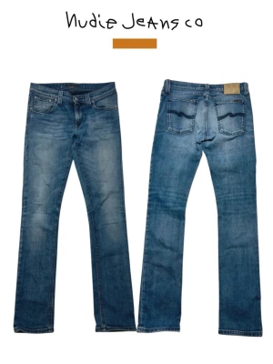 Nudie jeans selvedge 29 32 sällsynta inga fades än - Tja, säljer sjukt fina nudie jeans som är slim/regular modell! Dem är selvedge vilket betyder att man kan få sjuka fades med dem! Och inga fades nu så man kan bestämma själv vilka fades man vill ha. Väldigt fint skick overall, inga fläckar eller nåt! Billigare pris vid snabb affär (BVSA) 