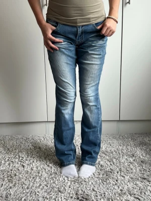 Vintage jeans - Midjemått 34cm. Innerbenslängd 77cm❣️