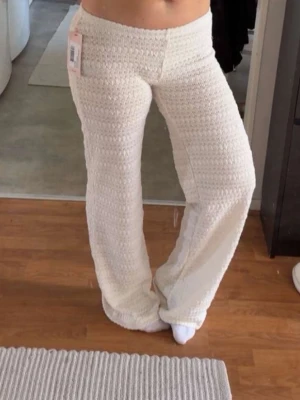 Lågmidjade Crochet byxor från Nelly  - Helt nya me pris lapp! 