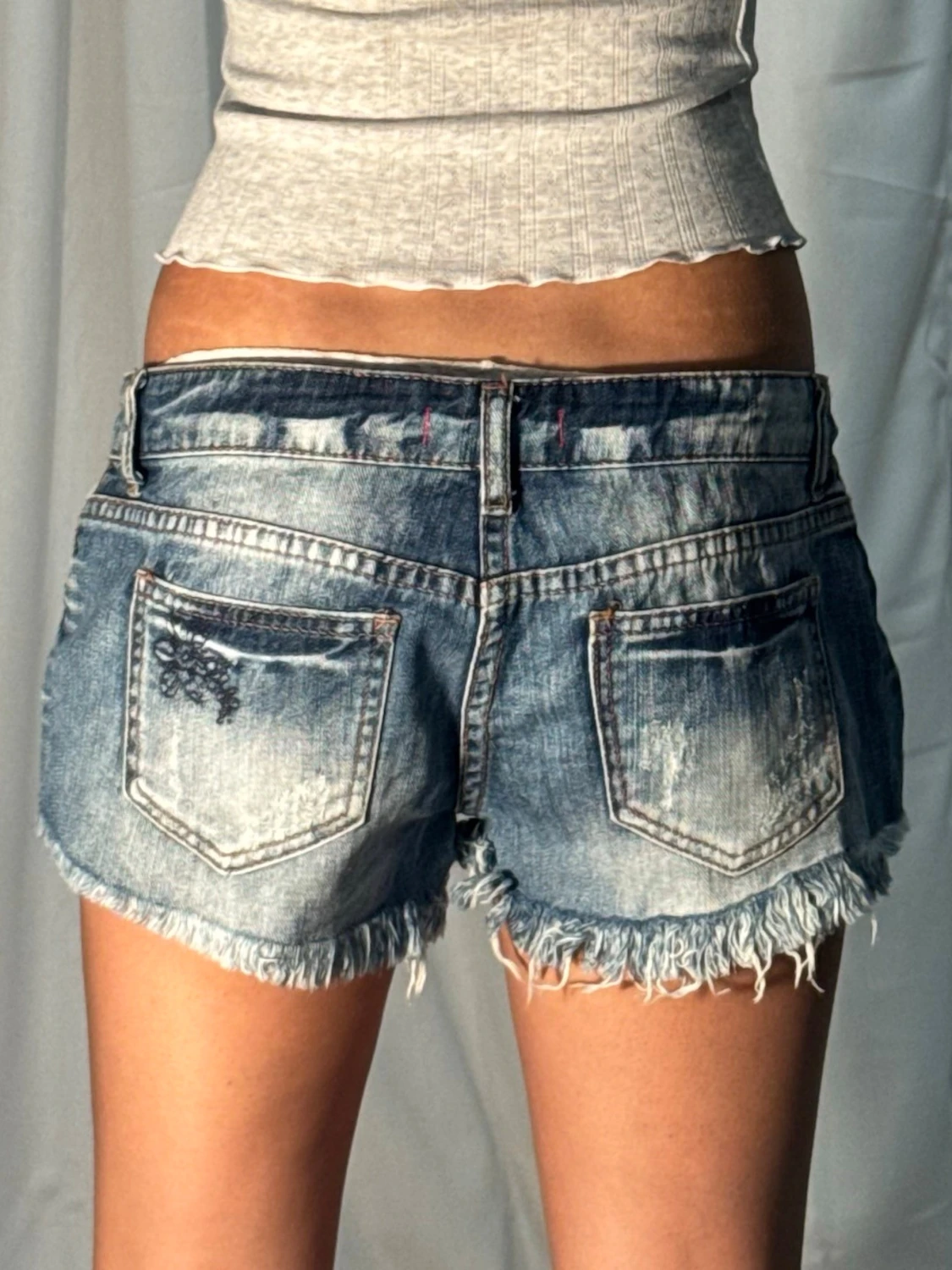 Low jeansshorts med broderi 20052 - 3