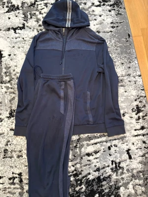 Hugo boss Dress - Hugo boss dress, sällsynt säljs inte mer. Inga konstigheter 8-10 cond.