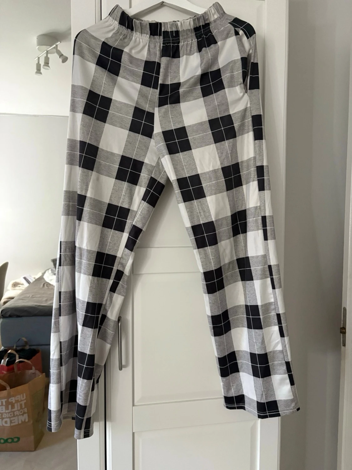 Rutiga pyjamasbyxor i svart och vitt