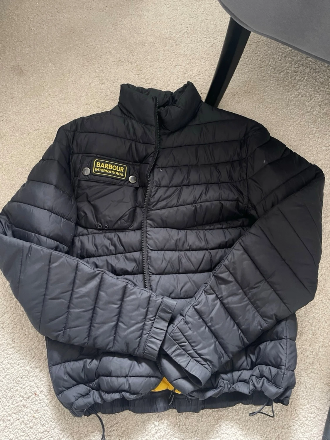 Svart pufferjacka från Barbour