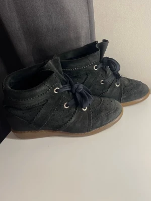 Isabel Marant Skor - har tecken på användning men inga stora defekter🩷se en liten defekt på sista bilden!! postar samma dag eller dagen efter💕