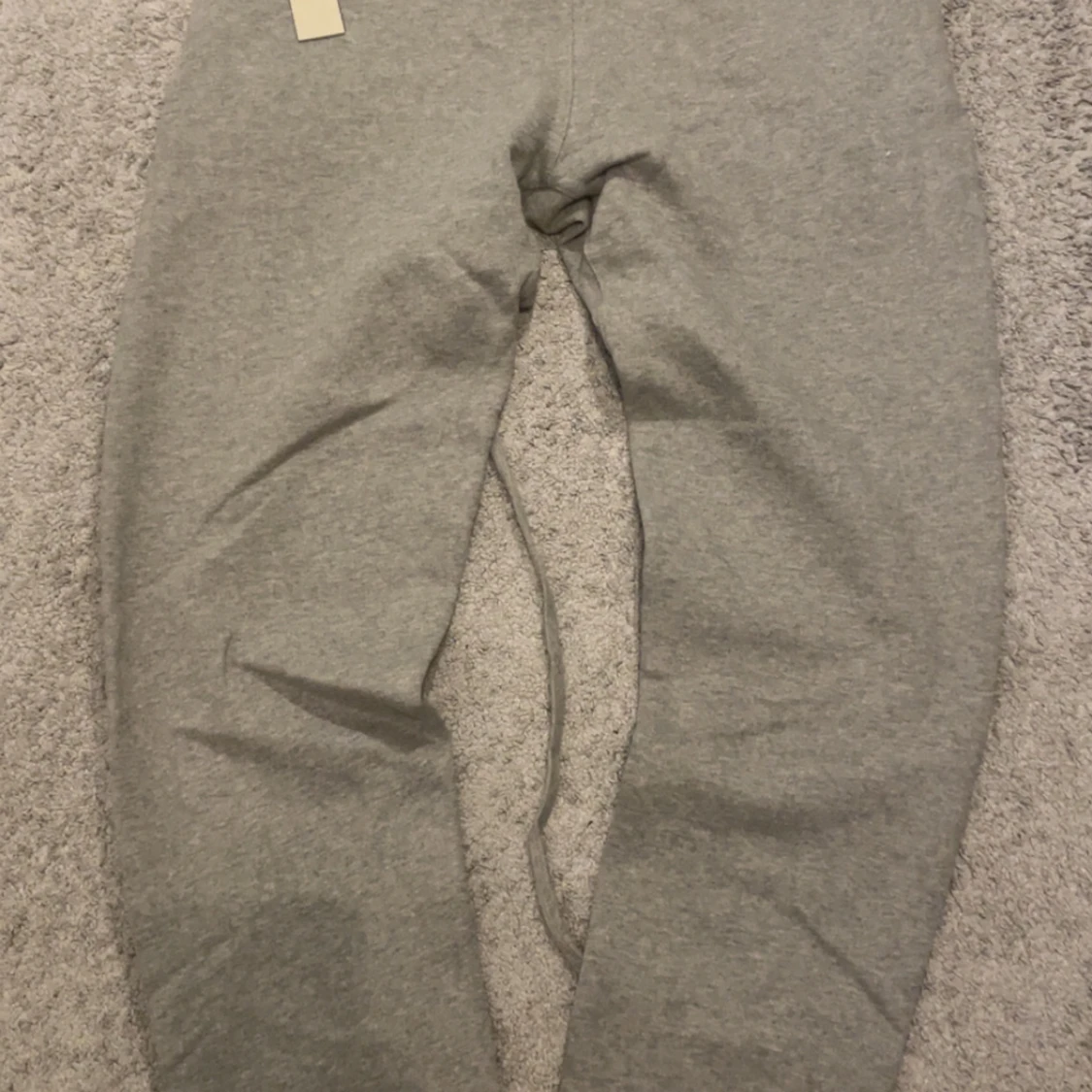 Grå Essentials mjukisbyxor - 1