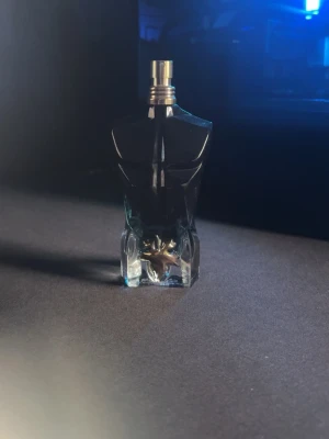 JPG Le Beau  Le Parfum - Säljer mina designer parfymer för att köpa lite lyxigare.