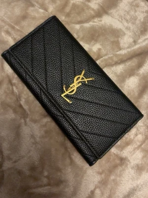 Svart Saint Laurent plånbok i läder - Snygg svart plånbok 