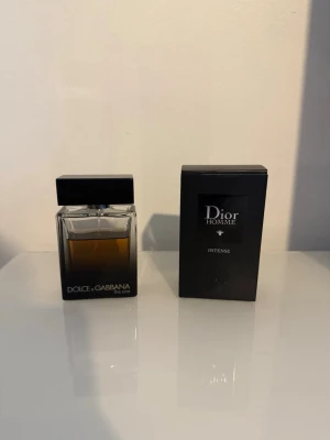 Dolce Gabbana the one edp - Säljer min dolce Gabbana parfym som doftar sjukt nice! Många gillar denna doft! 50ml men mycket kvar som ni ser! (Förpackningen är från en annan parfym i samma storlek då jag inte hittar den rätta😁😅) skriv om ni har frågor!