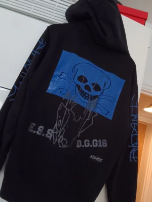 Bladee Eversince Hoodie - Bladee eversince hoodie köpt 2016. Storlek M men passar rätt bra på mig som är L.