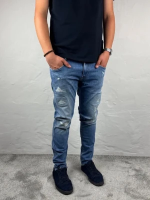 Replay jeans  - Ett par riktigt snygga jeans från Replay i storlek W32 L32 i modellen Anbbas  