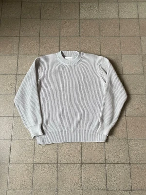 Maison margiela sweater - Säljer denna margiela sweatern. Använd 3 gånger så relativt ny. Köpt på vinted. 