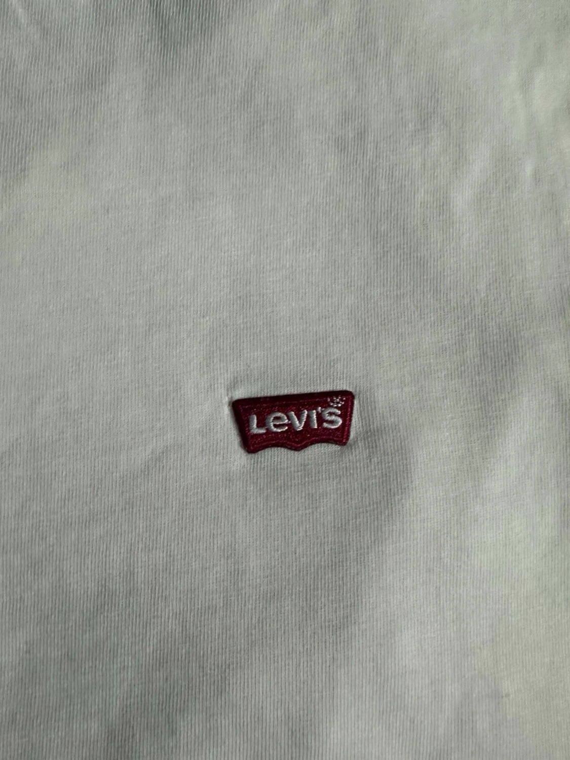 Vit t-shirt från Levi's - 1