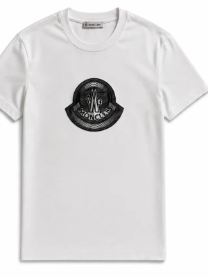 Moncler T-shirt  - Säljer en äkta Moncler T-shirt i vit med svart logotyp framtill. Klassisk och stilren modell i mjuk bomull med skön passform. Tröjan är i mycket fint skick och sparsamt använd.                                                                                                   Hör gärna av dig vid frågor 