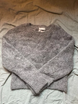 Ulltröja - Varm o go ulltröja från H&M i gott skick! Använd endast ett par gånger 🌷🌷