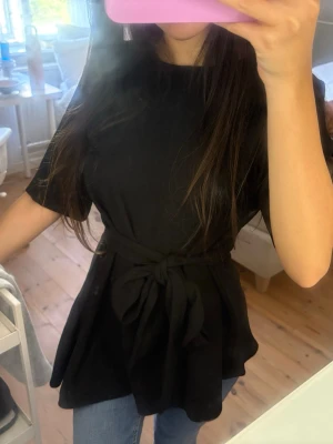 Zara knyt topp - Snygg zara topp med knyte i midjan Storlek S inga defekter skriv vid frågor