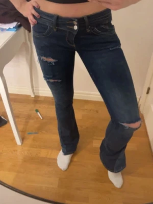 Lågmidjade jeans  - Blåa jeans från LTB i mycket bra skick!🥰