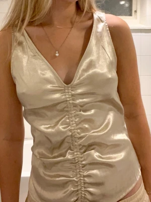 Champagne färgad topp - Såå fin från hm 🩷