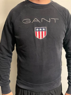 Mörkblå sweatshirt från GANT - Använt mycket