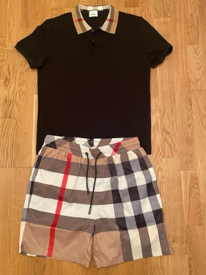 Burberry set - Burberry shorts och t shirt, oanvänd i storlek M