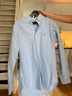 Ljusblå Ralph Lauren Skjorta - M - Classic fit. Inga defekter, fint skick. 
