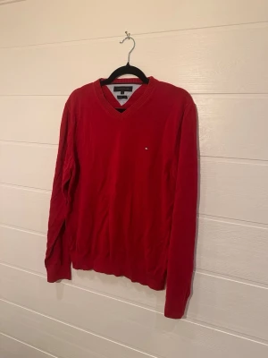 Tommy Hilfiger Röd Tröja M - Material: 100% Bomull Storlek M Bra skick!!